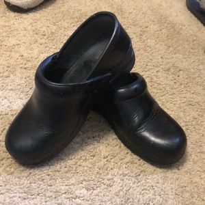 Dansko slip resistant shoes